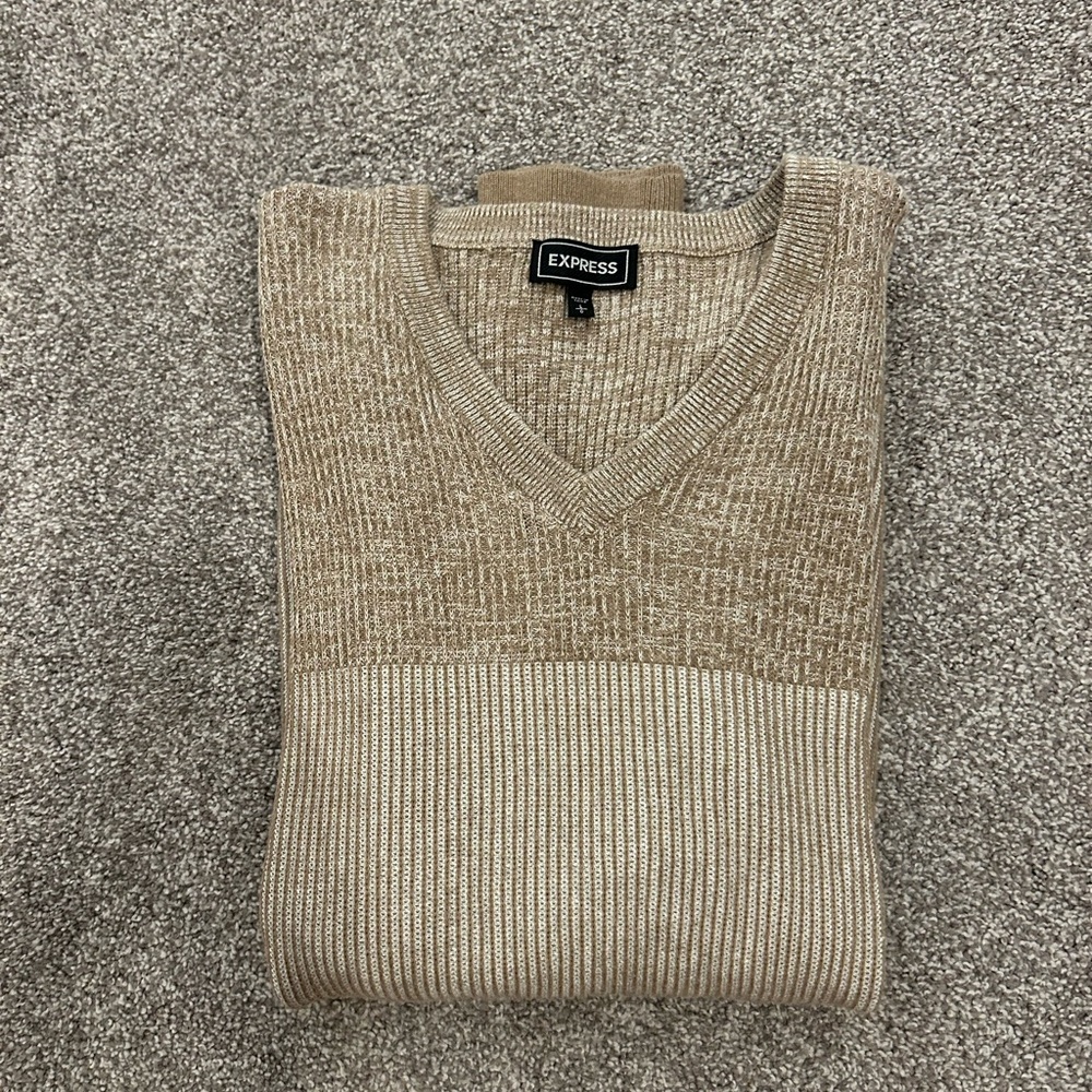 Express Men's V-Neck Sweater in Taupe